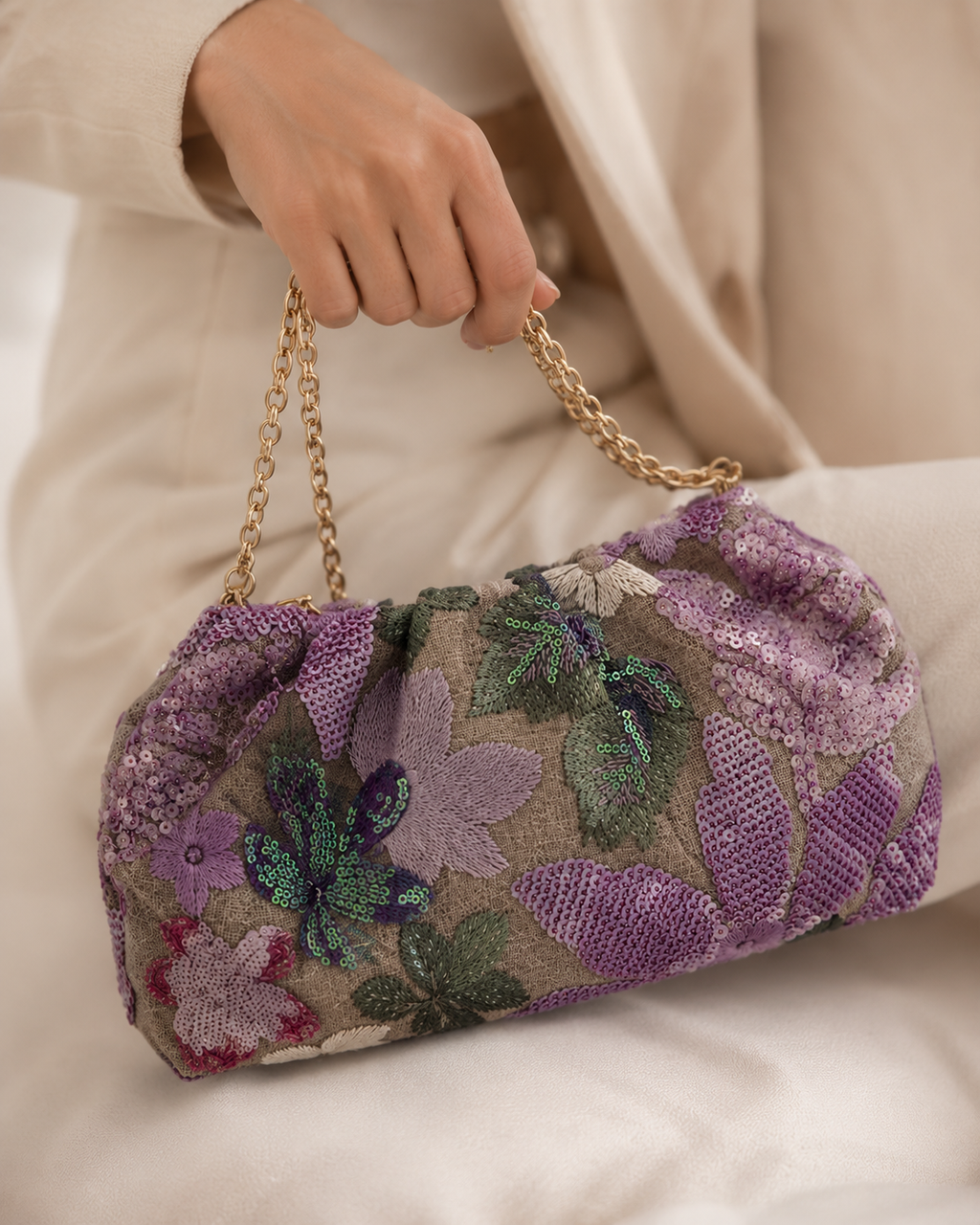 Bestickte Tasche mit Blumenmuster